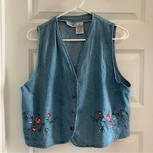 COPY - Capacity vintage vest denim floral embroidery button front size M 100% c…